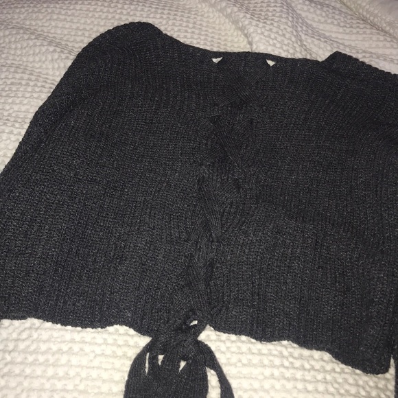 grey sweater with braided bow in the back - Picture 3 of 4